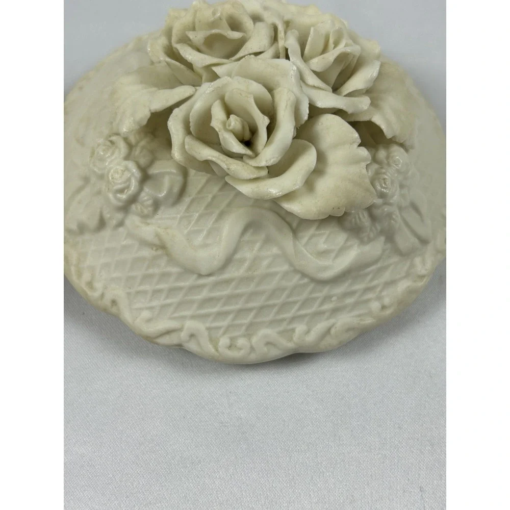 Vintage 1980's Porcelain Bisque Ivory W/lid Trinket‎ Jewelry Vanity Box w Roses